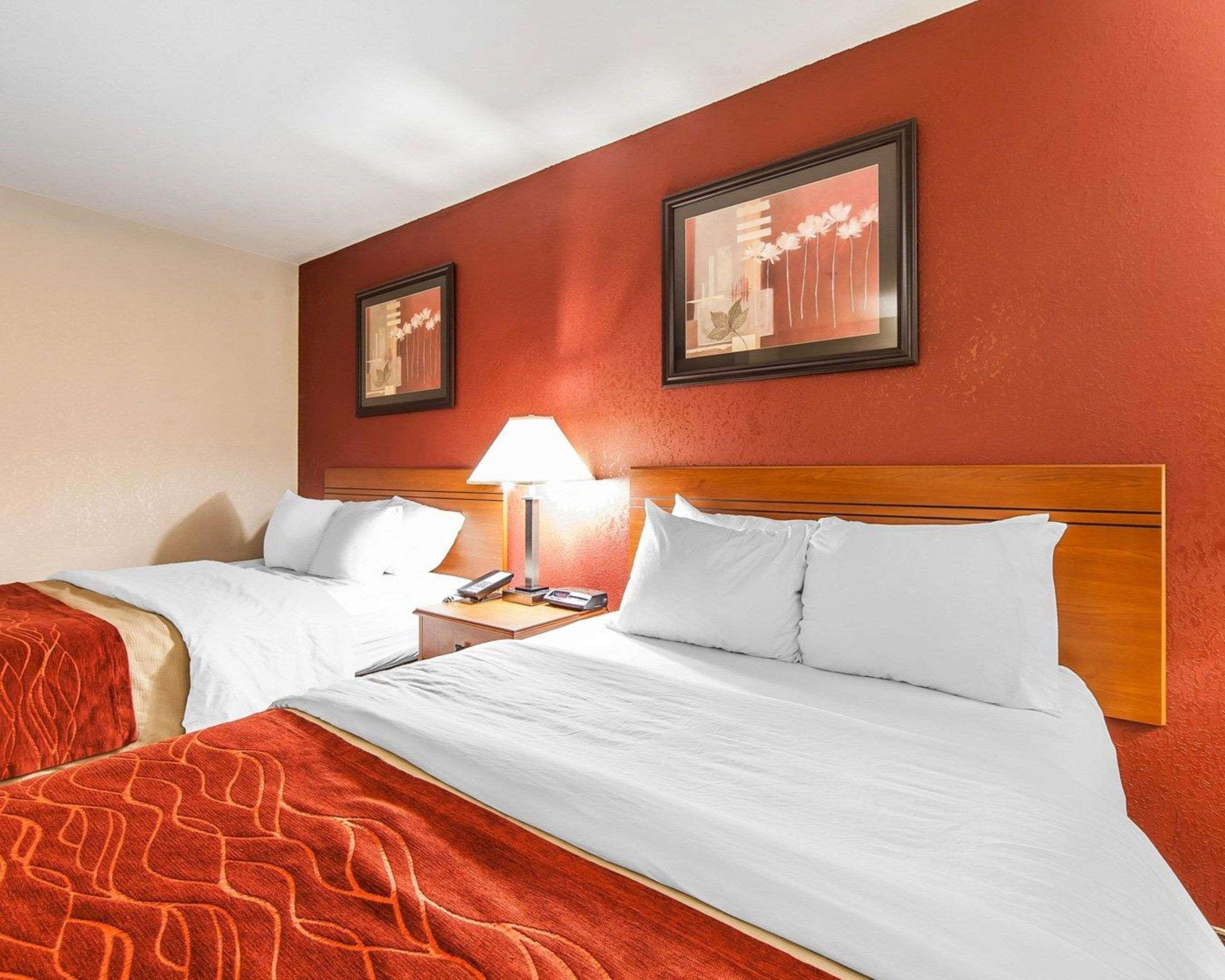 Quality Inn Seaman Екстер'єр фото