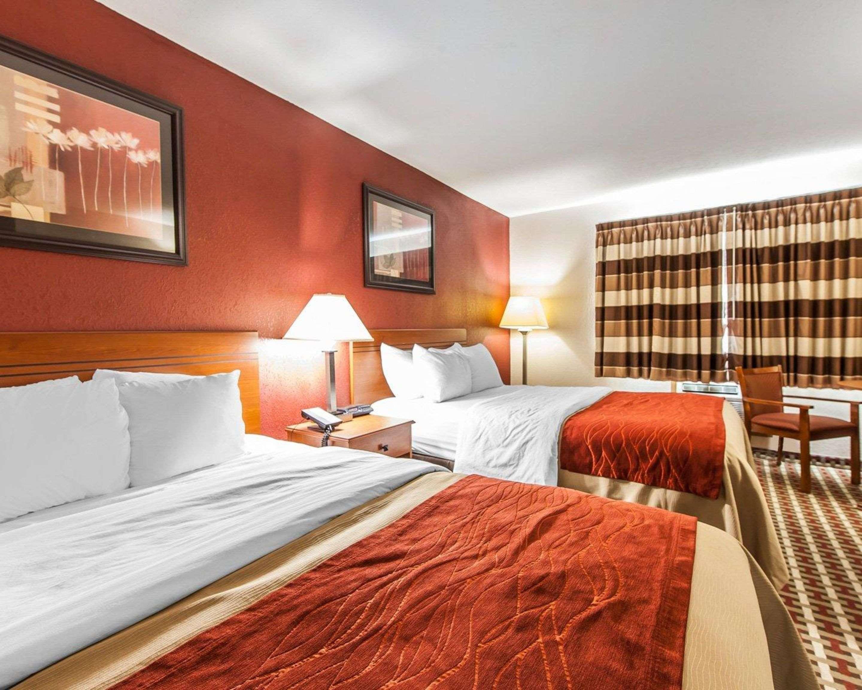 Quality Inn Seaman Екстер'єр фото
