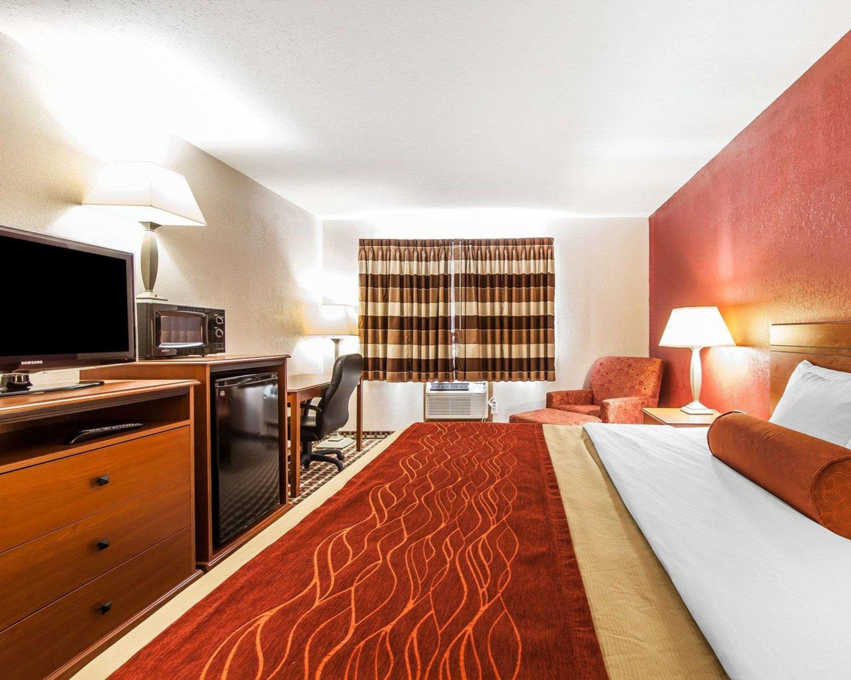 Quality Inn Seaman Екстер'єр фото