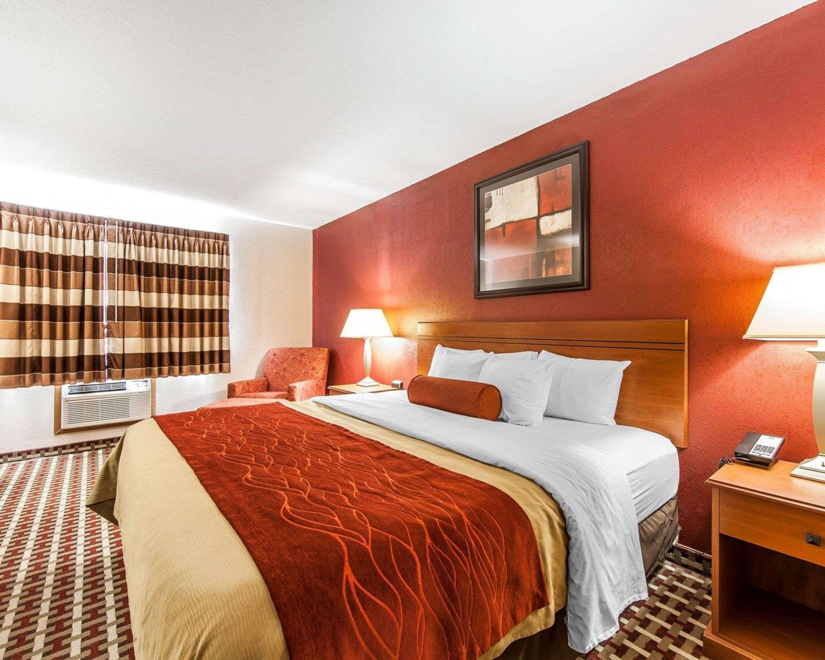Quality Inn Seaman Екстер'єр фото