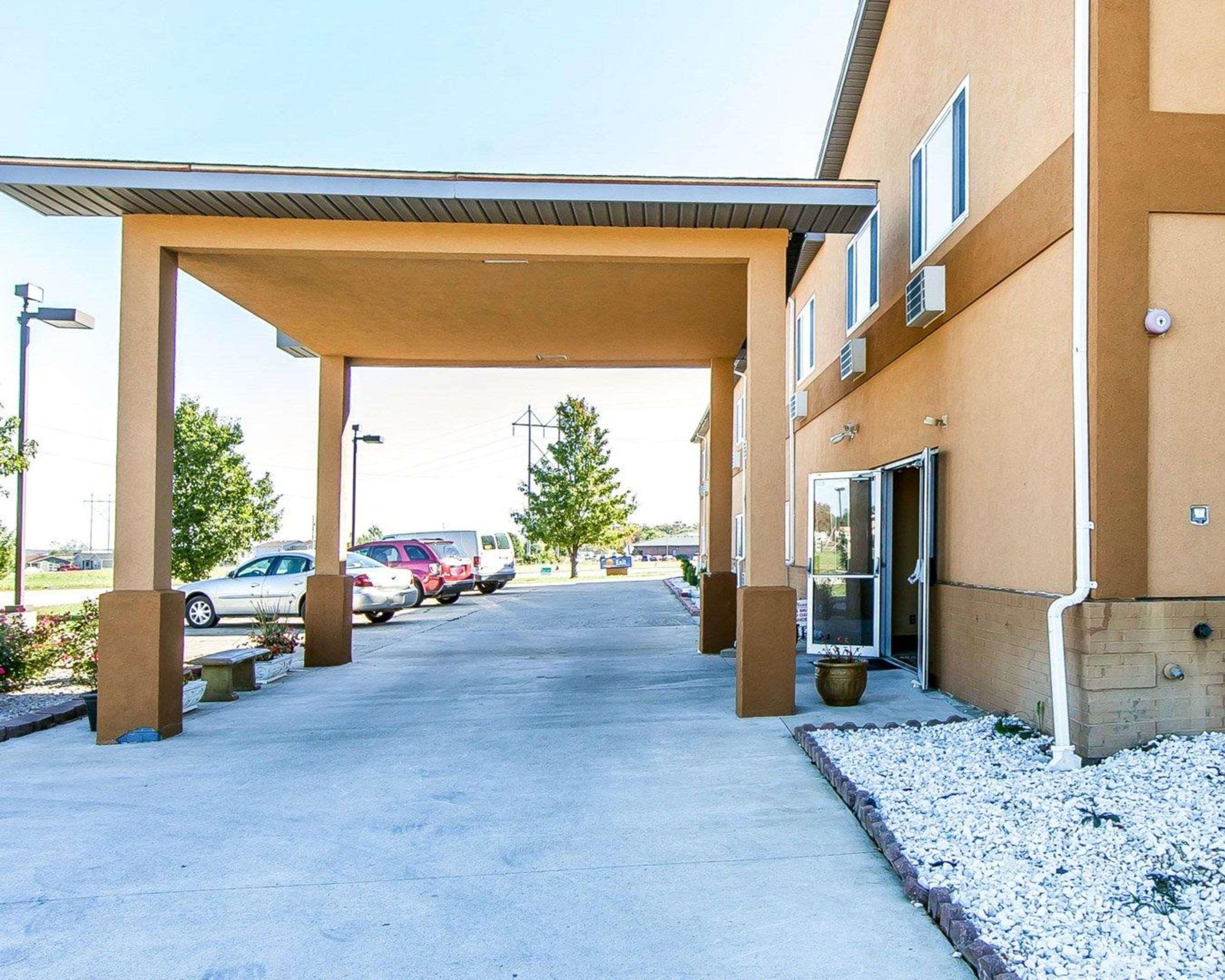 Quality Inn Seaman Екстер'єр фото