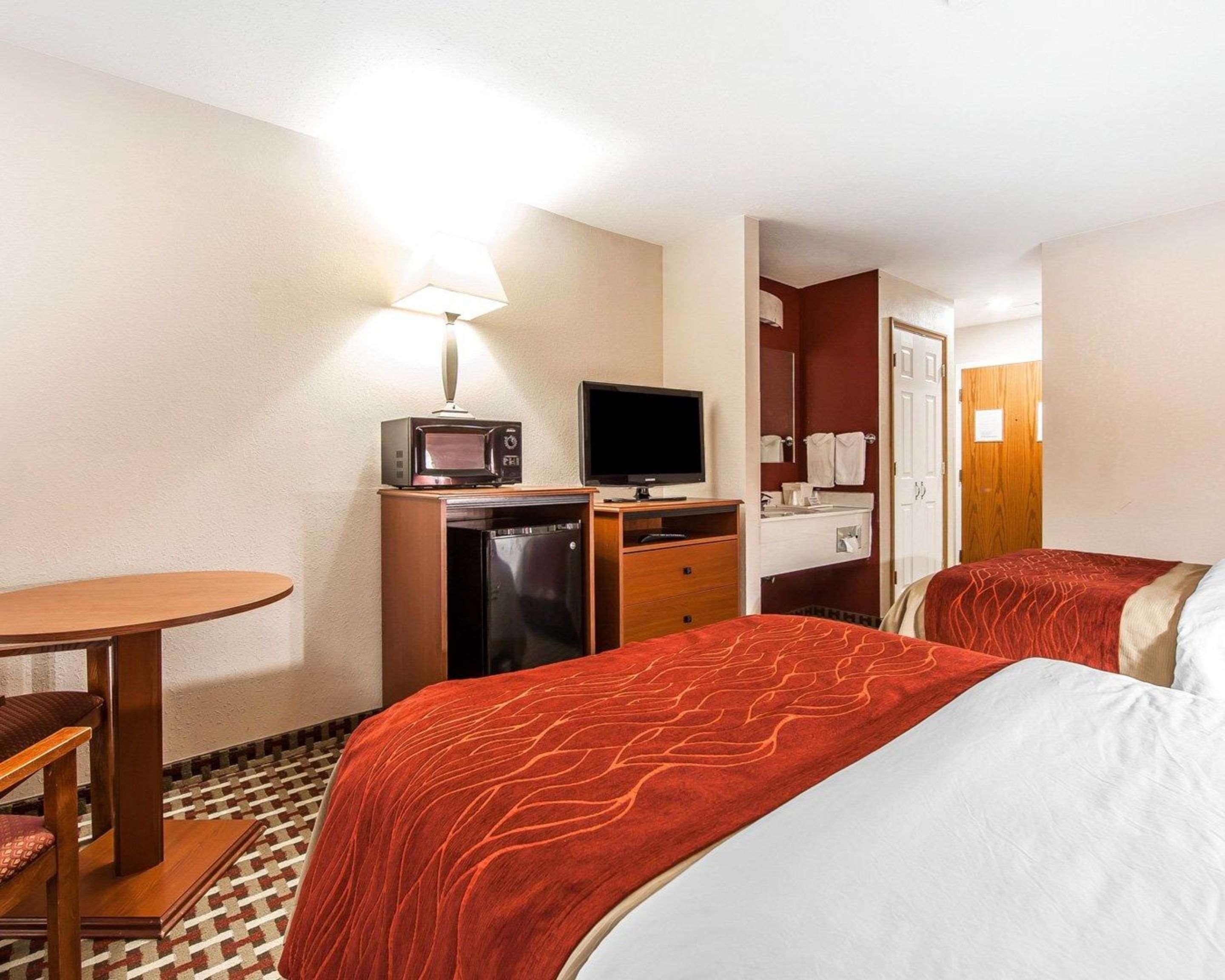 Quality Inn Seaman Екстер'єр фото