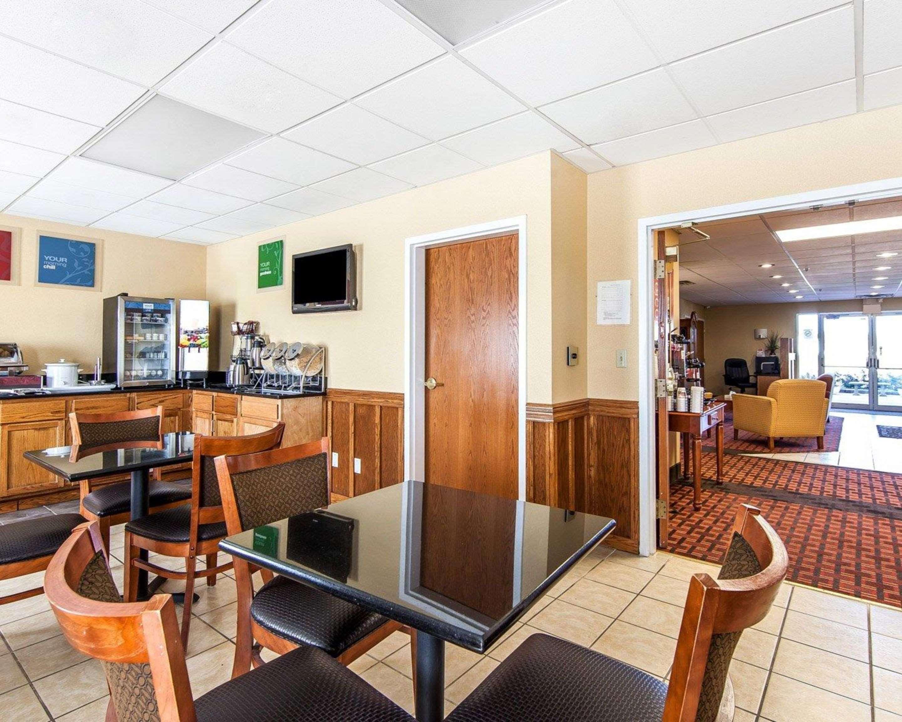 Quality Inn Seaman Екстер'єр фото