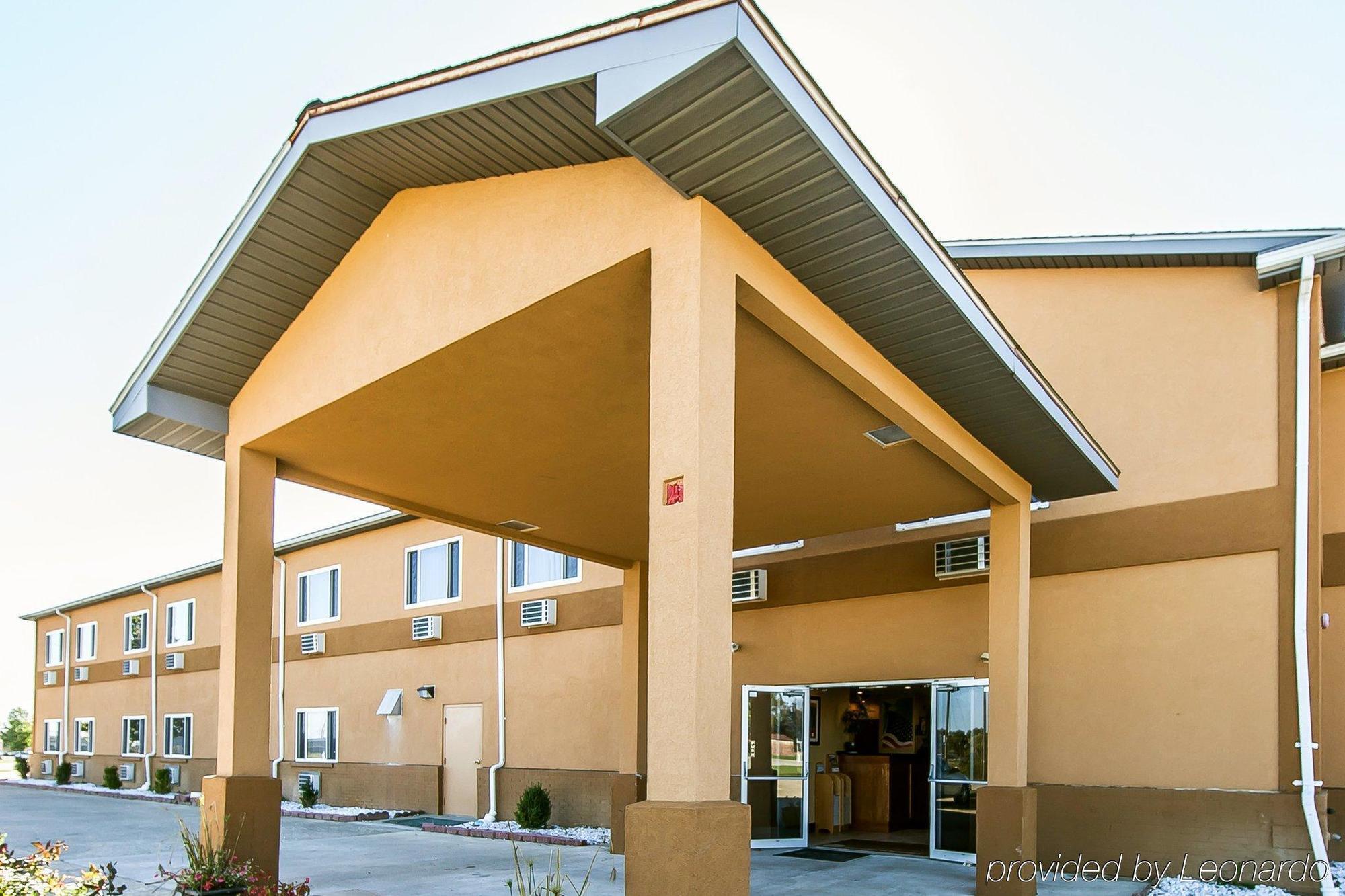 Quality Inn Seaman Екстер'єр фото