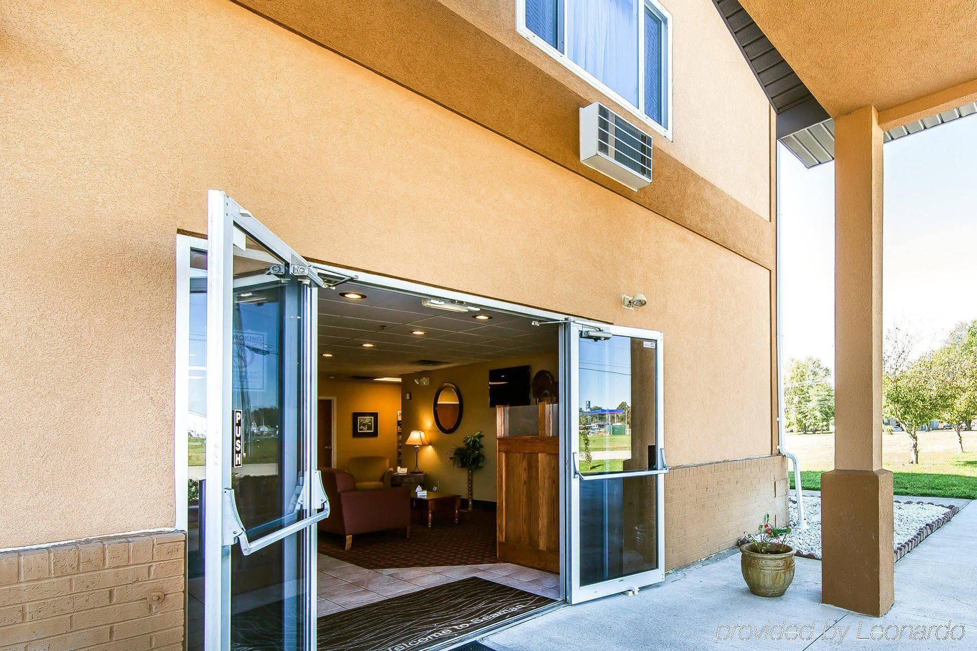 Quality Inn Seaman Екстер'єр фото