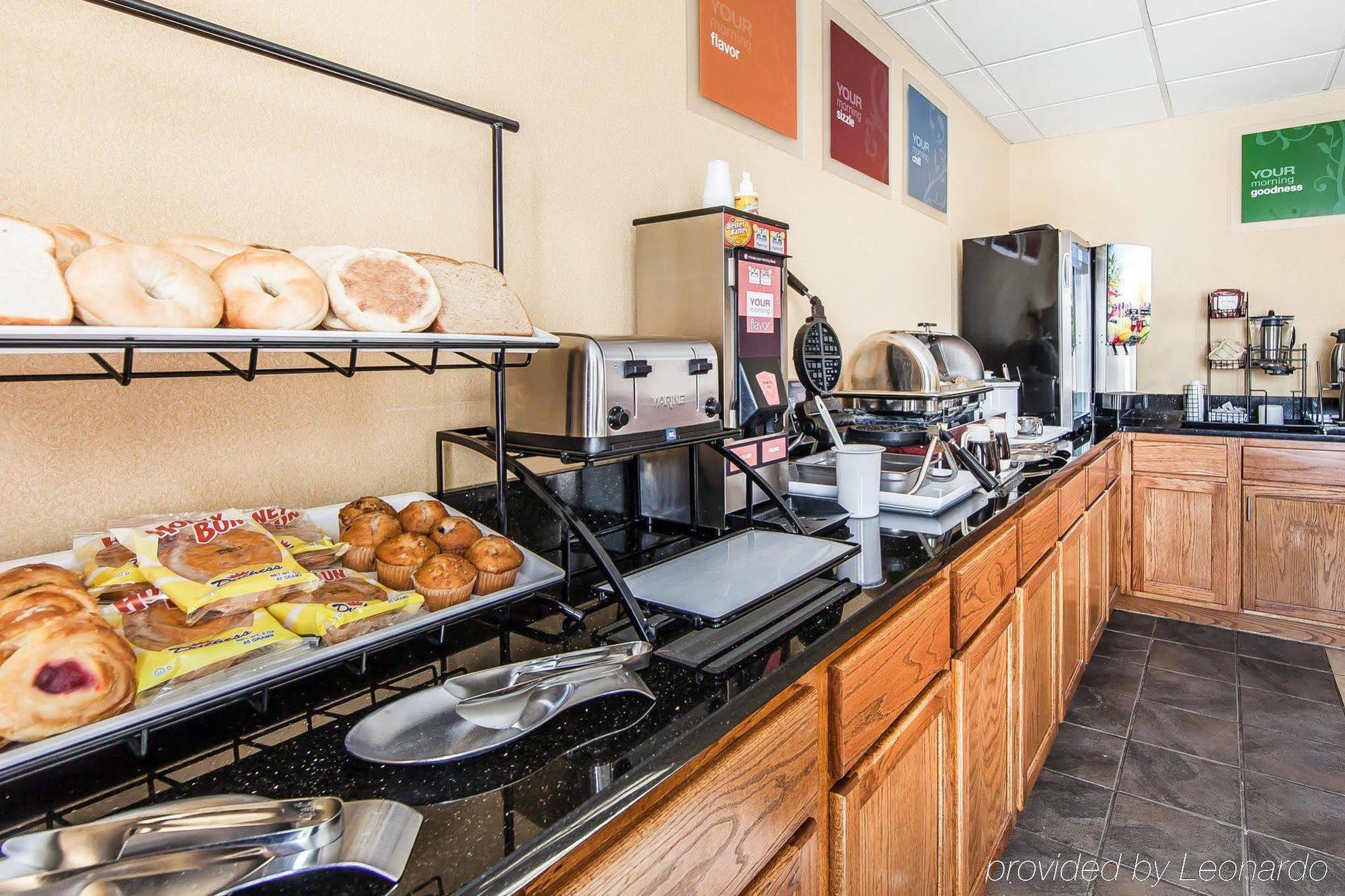Quality Inn Seaman Екстер'єр фото