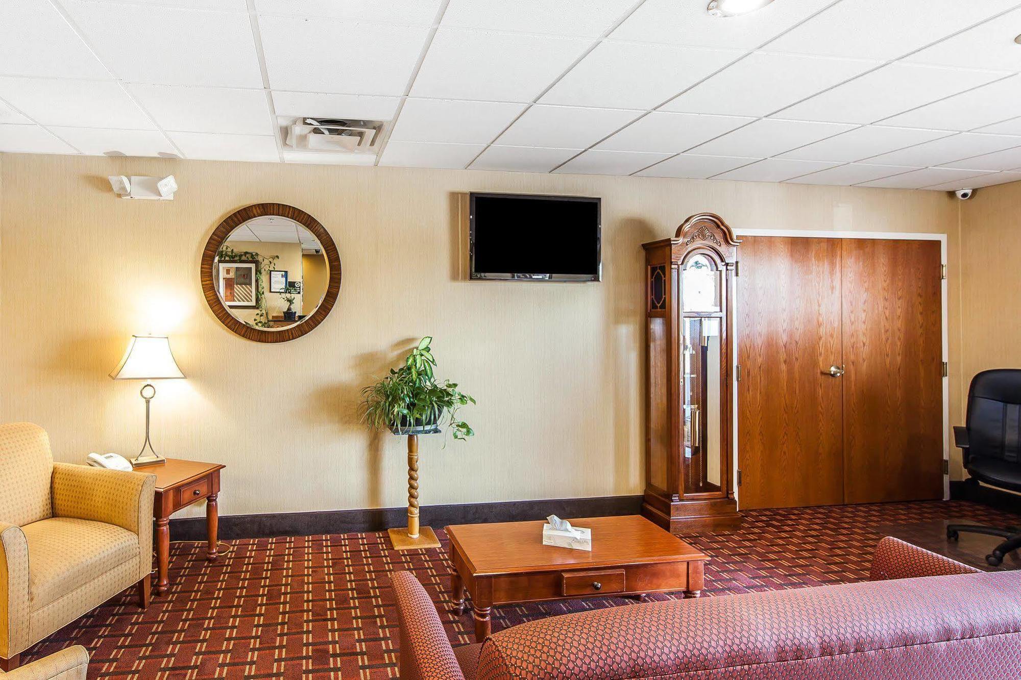 Quality Inn Seaman Екстер'єр фото