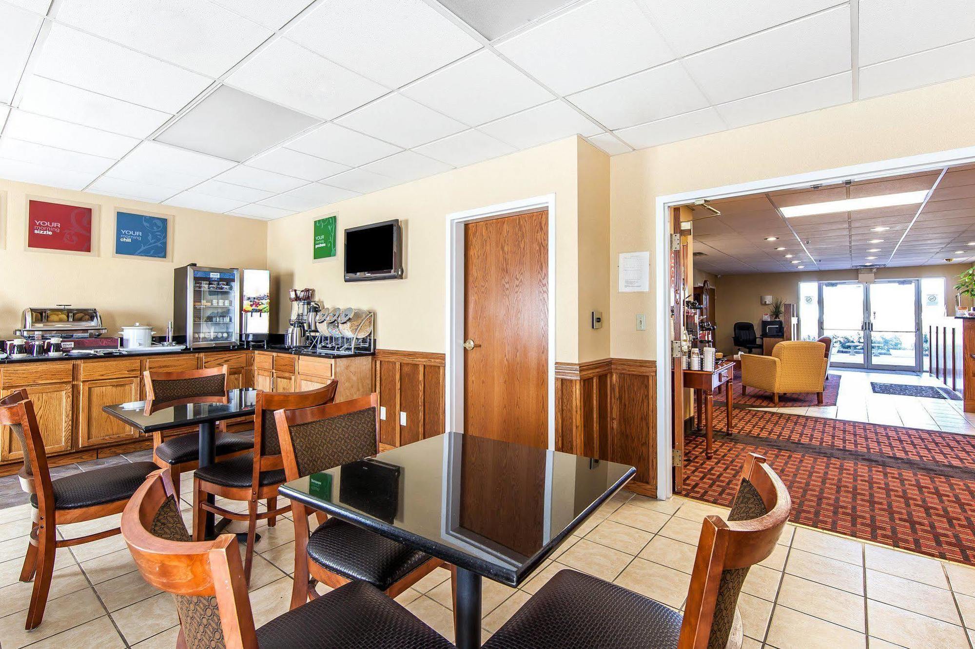 Quality Inn Seaman Екстер'єр фото