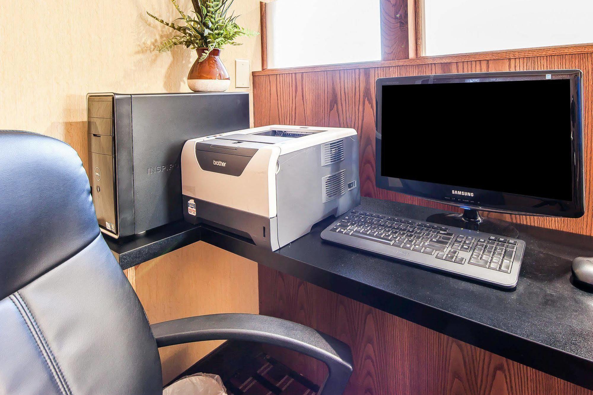 Quality Inn Seaman Екстер'єр фото