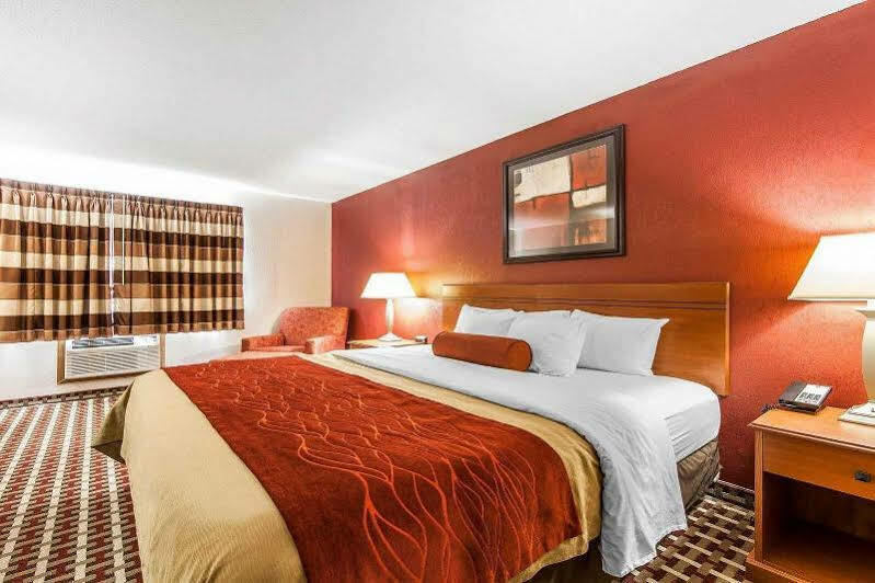 Quality Inn Seaman Екстер'єр фото