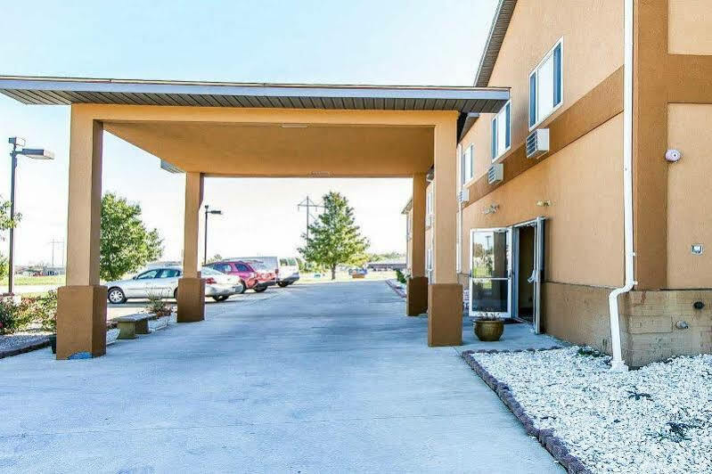 Quality Inn Seaman Екстер'єр фото